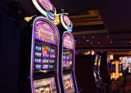 Antarmuka meja Bonanza Gold dengan dealer dan pemain lain